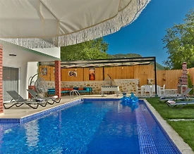 Kaş Bezirgan'da Geniş Bahçeli, Özel Havuzlu, Çocuk Oyun Alanlı Villa - 3