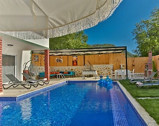 Kaş Bezirgan'da Geniş Bahçeli, Özel Havuzlu, Çocuk Oyun Alanlı Villa - 3