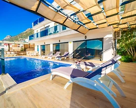 Kaş Bezirgan'da Göz Alıcı Manzaralı, Sonsuzluk Havuzlu, 4+1 Villa - 2