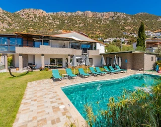 Kaş Bezirgan'da Manzaralı, Özel Havuz ve Olanaklı, Lüks Kiralık Villa - 1
