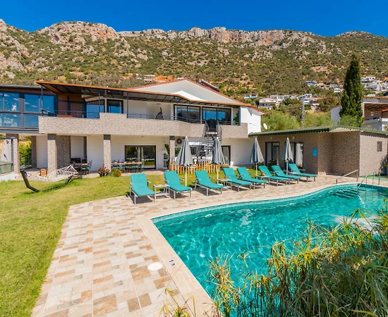 Kaş Bezirgan'da Manzaralı, Özel Havuz ve Olanaklı, Lüks Kiralık Villa - 1