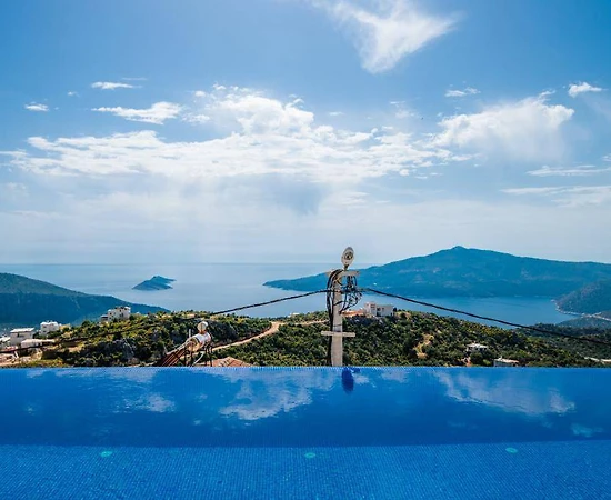 Kaş Bezirgan'da Merkeze Yakın, Özel Havuzlu, Manzaralı Villa - 1