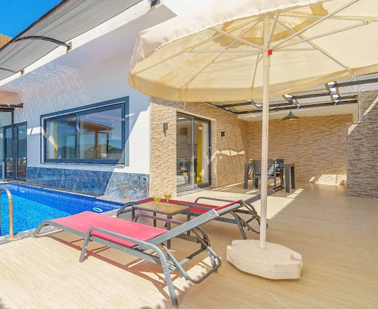 Kaş Bezirgan'da Merkezi Konumda, Özel Havuzlu, Balayı Villası - 1