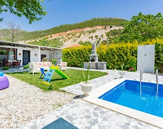 Kaş Bezirgan'da Minimalist Tasarımlı, Özel Havuzlu, Bahçeli Villa - 4