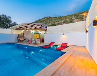 Kaş Bezirgan'da Minimalist Tasarımlı, Özel Havuzlu, Konforlu Villa - 1