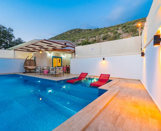 Kaş Bezirgan'da Minimalist Tasarımlı, Özel Havuzlu, Konforlu Villa - 1
