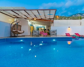 Kaş Bezirgan'da Minimalist Tasarımlı, Özel Havuzlu, Konforlu Villa - 3