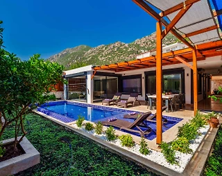 Kaş Bezirgan'da Modern Tasarıma Sahip, Özel Havuzlu, Konforlu Villa - 1
