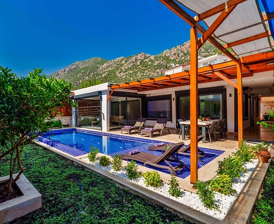 Kaş Bezirgan'da Modern Tasarıma Sahip, Özel Havuzlu, Konforlu Villa - 1