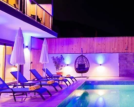 Kaş Bezirgan'da Modern Tasarımlı, Özel Havuzlu, Jakuzili Villa - 2