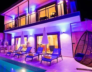 Kaş Bezirgan'da Modern Tasarımlı, Özel Havuzlu, Jakuzili Villa - 1