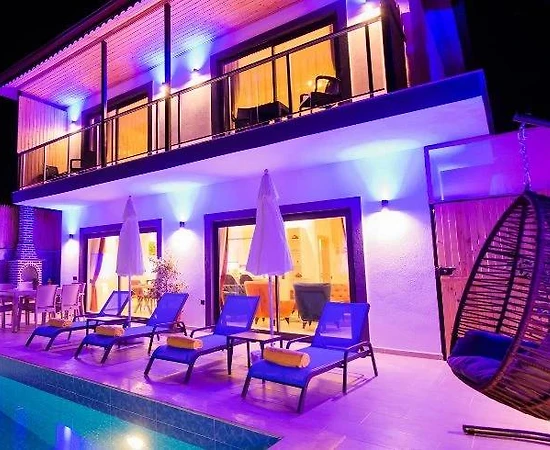 Kaş Bezirgan'da Modern Tasarımlı, Özel Havuzlu, Jakuzili Villa - 1