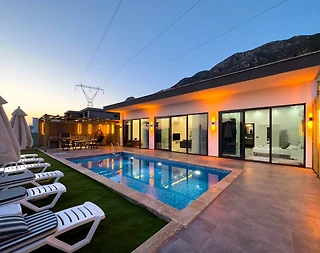 Kaş Bezirgan'da Modern Tasarımlı, Özel Havuzlu, Konforlu Villa - 1