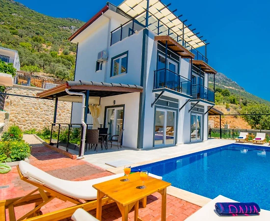Kaş Bezirgan'da Muhteşem Deniz Manzaralı, Özel Havuzlu, 7 Kişilik Villa - 1