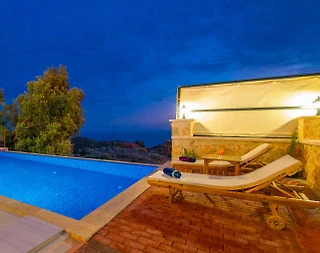 Kaş Bezirgan'da Muhteşem Deniz Manzaralı, Özel Havuzlu, 7 Kişilik Villa - 5