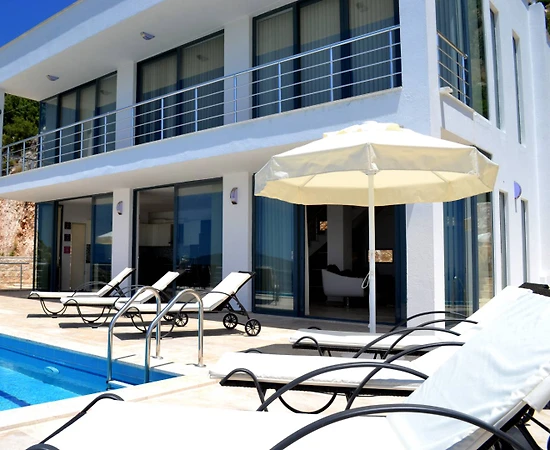 Kaş Bezirgan'da Muhteşem Deniz Manzaralı, Sonsuzluk Havuzlu, Kiralık Villa - 1