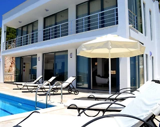Kaş Bezirgan'da Muhteşem Deniz Manzaralı, Sonsuzluk Havuzlu, Şık Villa - 1