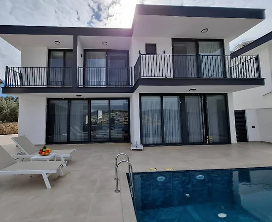 Kaş Bezirgan'da Muhteşem Deniz Manzaralı, Sonsuzluk Havuzlu, Kiralık Villa - 1