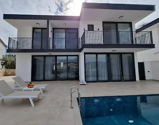 Kaş Bezirgan'da Muhteşem Deniz Manzaralı, Sonsuzluk Havuzlu, Şık Villa - 1