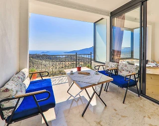 Kaş Bezirgan'da Muhteşem Doğa Manzaralı, Jakuzili, 4 Kişilik Suit - 1