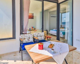 Kaş Bezirgan'da Muhteşem Doğa Manzaralı, Jakuzili, 4 Kişilik Suit - 3