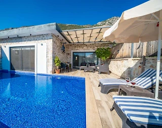 Kaş Bezirgan'da Muhteşem Doğada, Isıtmalı Havuzlu, Modern Villa - 1