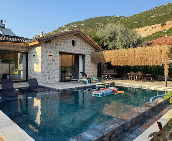 Kaş Bezirgan'da Muhteşem Doğada, Özel Havuzlu, Kiralık Taş Villa - 1