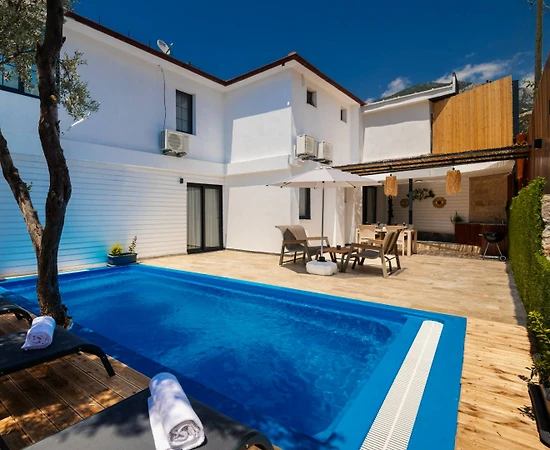 Kaş Bezirgan'da Nezih Konumda, Özel Havuzlu, Jakuzili Villa - 1