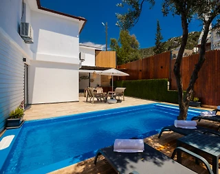 Kaş Bezirgan'da Nezih Konumda, Özel Havuzlu, Jakuzili Villa - 3