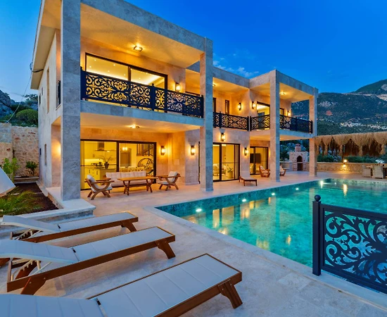 Kaş Bezirgan'da Nezih Konumda, Özel Havuzlu, Lüks Villa - 1