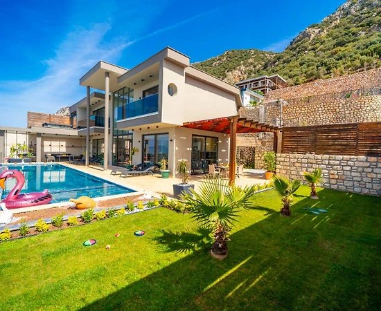 Kaş Bezirgan'da Nezih Konumda, Özel Havuzlu, Olanaklı Villa - 1