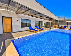 Kaş Bezirgan'da Orman Manzaralı, Özel Havuzlu, Saunalı, Kiralık Villa - 2