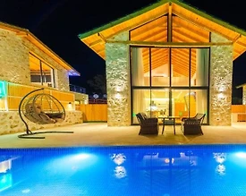 Kaş Bezirgan'da Otantik Tasarımlı, Özel Havuzlu, Ferah Taş Ev - 2