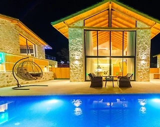 Kaş Bezirgan'da Otantik Tasarımlı, Özel Havuzlu, Ferah Taş Ev - 2