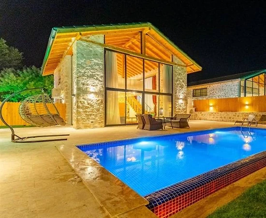 Kaş Bezirgan'da Otantik Tasarımlı, Özel Havuzlu, Ferah Taş Ev - 1