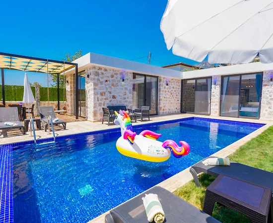 Kaş Bezirgan'da Otantik Tasarımlı, Özel Havuzlu, Jakuzili Villa - 1