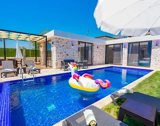 Kaş Bezirgan'da Otantik Tasarımlı, Özel Havuzlu, Jakuzili Villa - 1