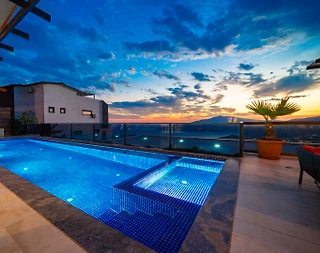 Kaş Bezirgan'da Deniz Manzaralı, Özel Havuzlu, Olanaklı Villa - 5