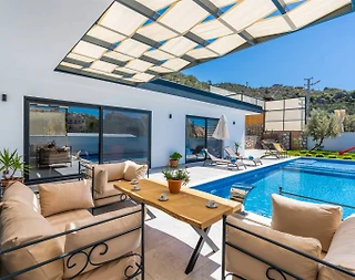 Kaş Bezirgan'da Sakin Konumda, Özel Havuzlu, Bahçeli Villa - 1