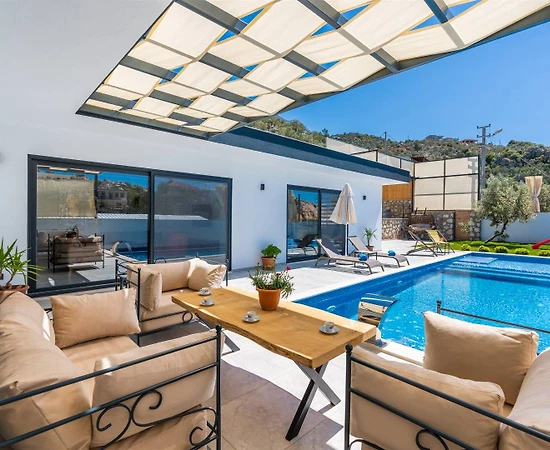 Kaş Bezirgan'da Sakin Konumda, Özel Havuzlu, Bahçeli Villa - 1