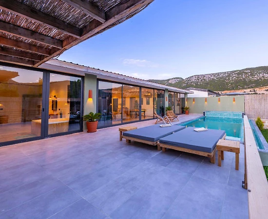Kaş Bezirgan'da Sakin Konumda, Özel Havuzlu, Balayı Villası - 1
