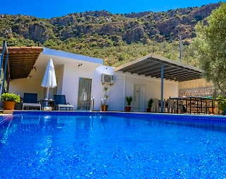 Kaş Bezirgan'da Şehir Gürültüsünden Uzak, Özel Havuzlu, Konforlu Villa - 1