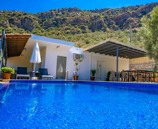 Kaş Bezirgan'da Şehir Gürültüsünden Uzak, Özel Havuzlu, Konforlu Villa - 1