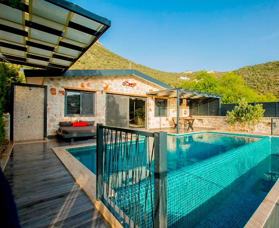 Kaş Bezirgan'da Yemyeşil Bahçeli, Özel Havuzlu, 1+1 Villa - 1