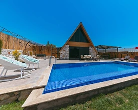 Kaş Çavdır'da Balayı Çiftlerine Uygun, Özel Havuzlu, Ferah Bungalov - 2