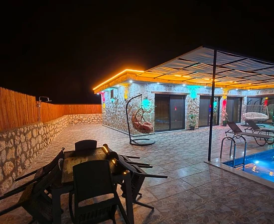 Kaş Çavdır'da Balayı Çiftlerine Uygun, Özel Havuzlu, Kiralık Villa - 1