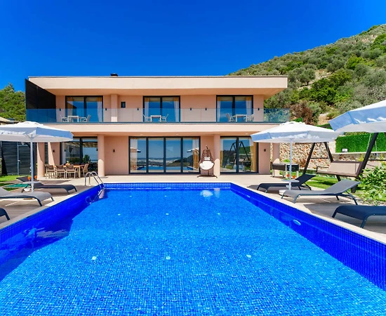 Kaş Çavdır'da Doğa İle İç İçe, Özel Havuzlu, Geniş Villa - 1
