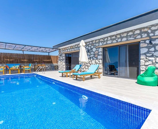 Kaş Aklar'da Doğayla Baş Başa, Özel Havuzlu, Modern Villa - 1
