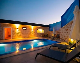 Kaş Çavdır'da Geniş Ailelere Uygun, Özel Havuzlu, Kiralık Villa - 1