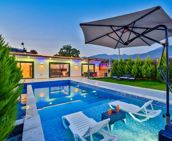 Kaş Çavdır'da Geniş Alanlara Sahip, Özel Havuzlu, Konforlu Villa - 1